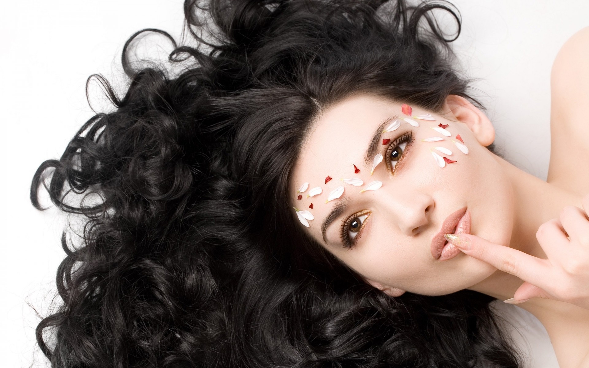 мода гламур жінка кучерявий сексуальний волосся дівчина довго модель шкіра очей портрет зачіска досить милі губи елегантний стиль жінка