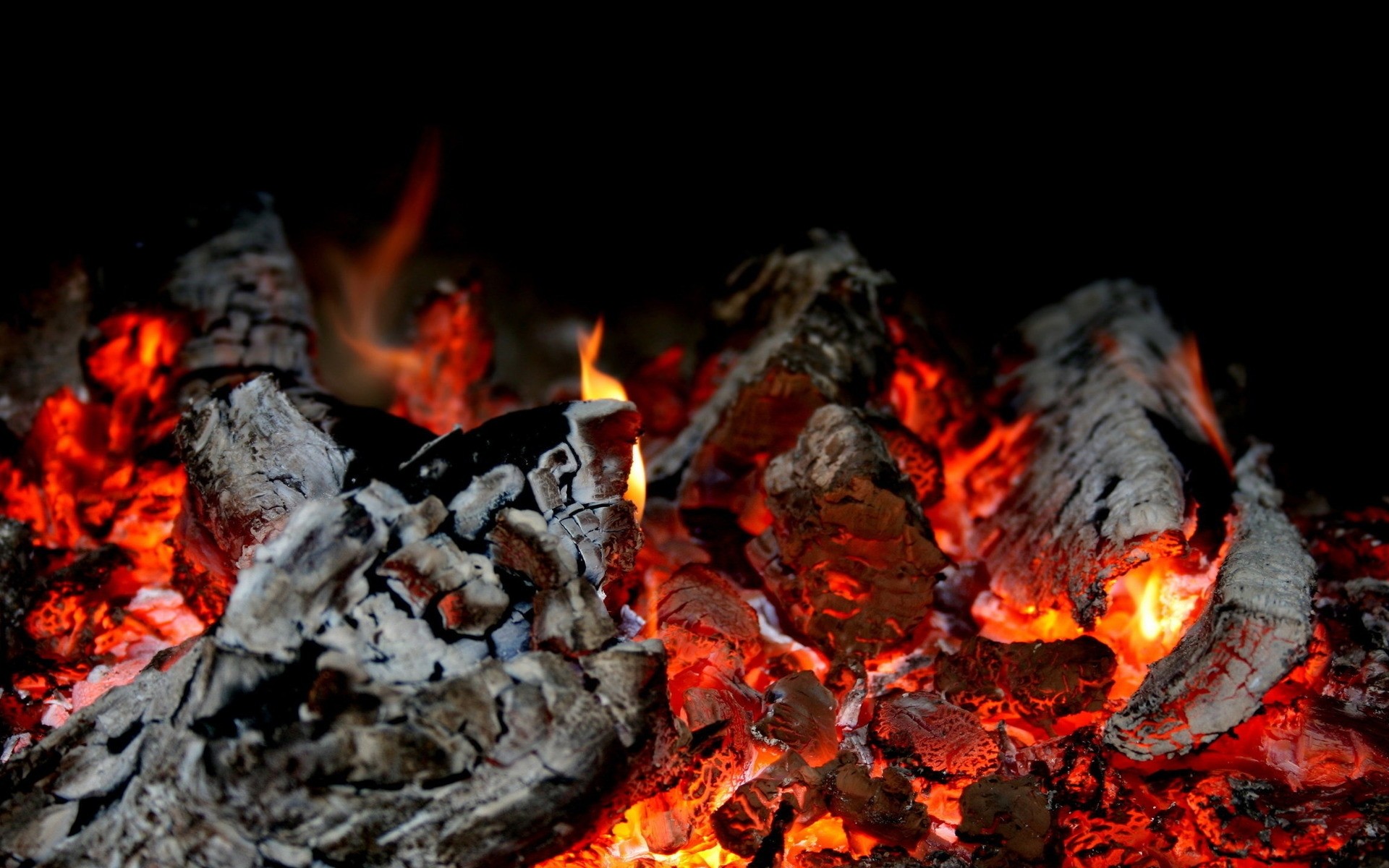 полум я багаття багаття камін вугілля дрова вугілля ясен спалити тепло інферно блейз небезпека гаряча табір палива легкозаймисті дим спалили вогонь фон