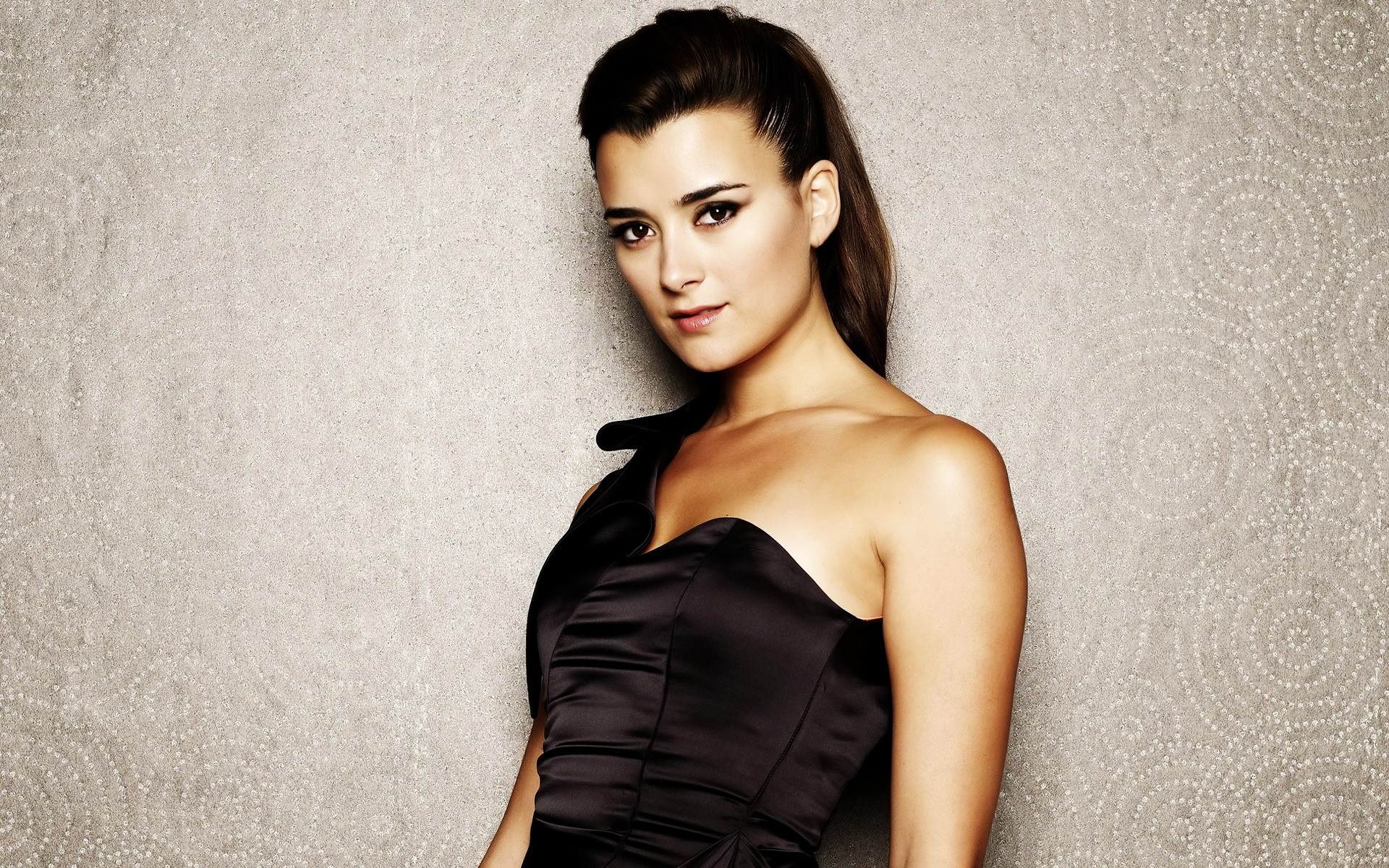 мода жінка портрет дівчина модель гламур сексуальний елегантний носити брюнетка актриса жінка знаменитості художник