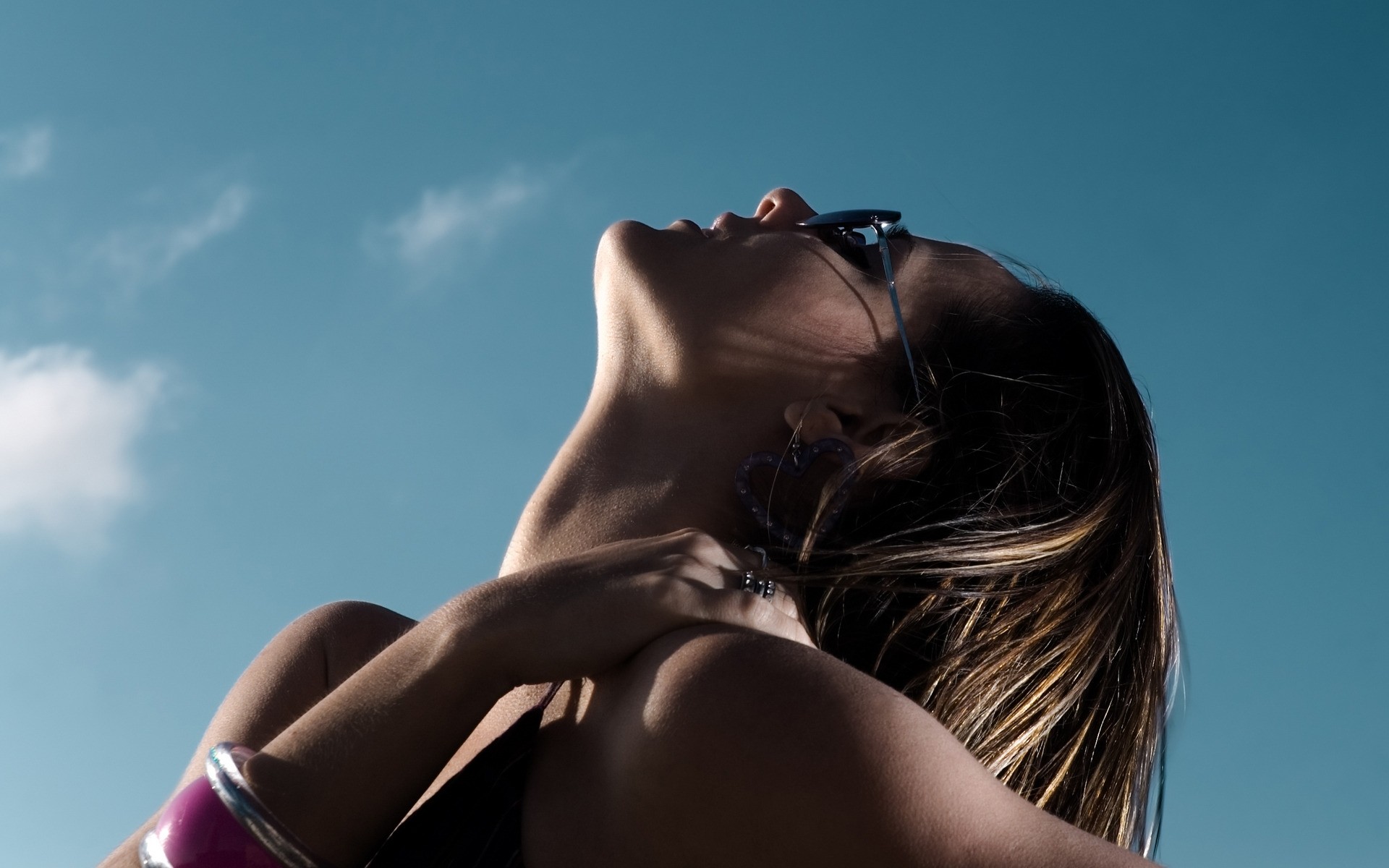 жінка дівчина ню мода сексуальний портрет модель небо один гламур любов еротичний дорослий пляж сонце волосся вид збоку шкіра на відкритому повітрі