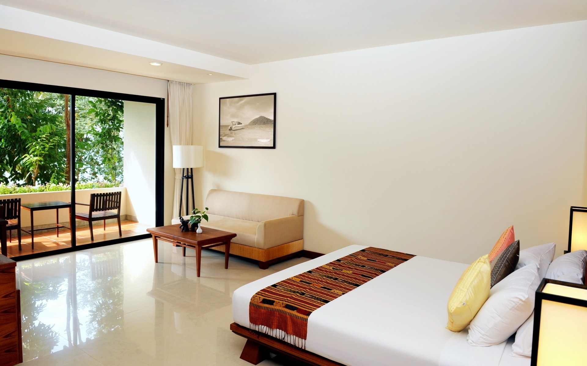 номер меблі в приміщенні будинок диван підлога квартира вікна місце будинки спальня сім я лампа таблиця стілець килим дизайн інтер єру всередині сучасні ліжко балкон дизайн чисті