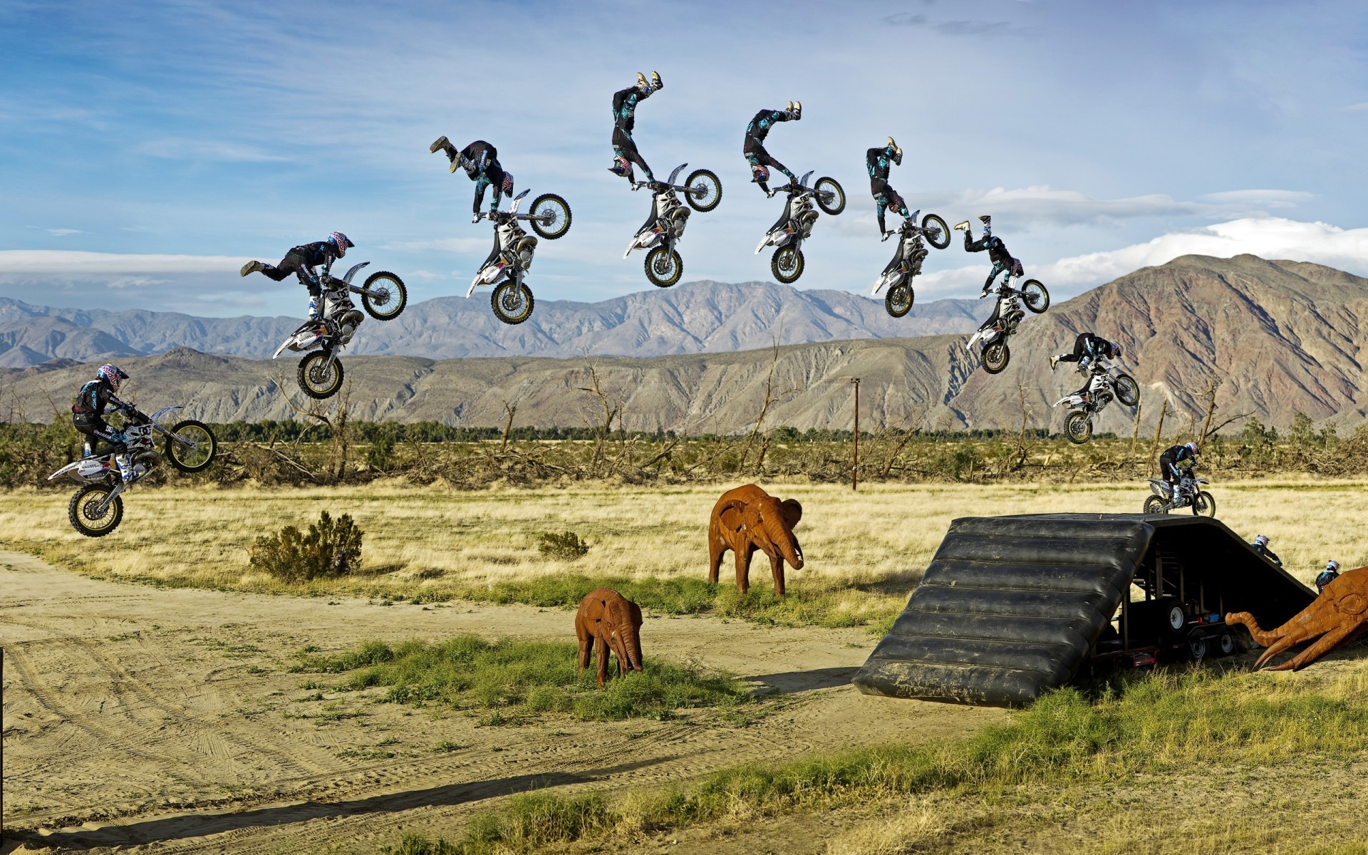 спорт трава природа пейзаж на відкритому повітрі небо літо подорожі поле сільських сільській місцевості джунглі слон іграшки статуї мотоцикл