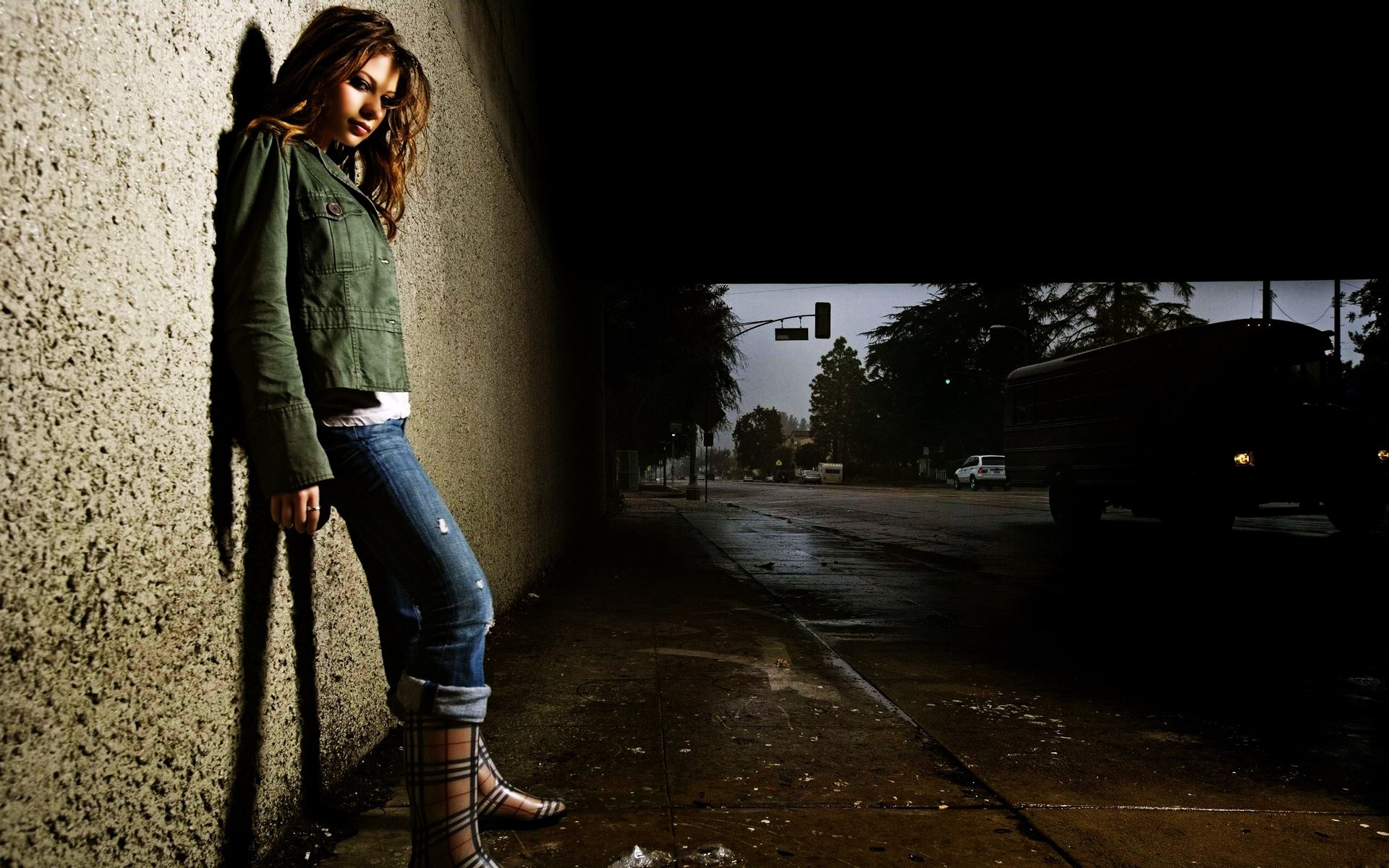 вулиця дівчина портрет жінка дорослий один світло модель міський місто мода тінь дорога актриса плакат знаменитості мішель трахтенберг