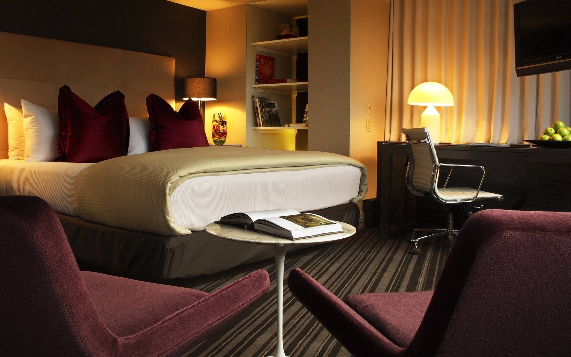 меблі номер в приміщенні стілець лампа місце готель дизайн інтер єру розкішні таблиця ліжко всередині спальня диван подушка килим сучасні вікна сім я підлога робочий стіл крісло