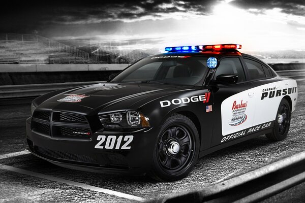 Dodge поліцейський автомобіль з мигалкою