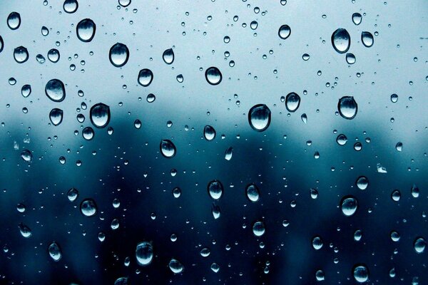 Краплі води на матовому склі