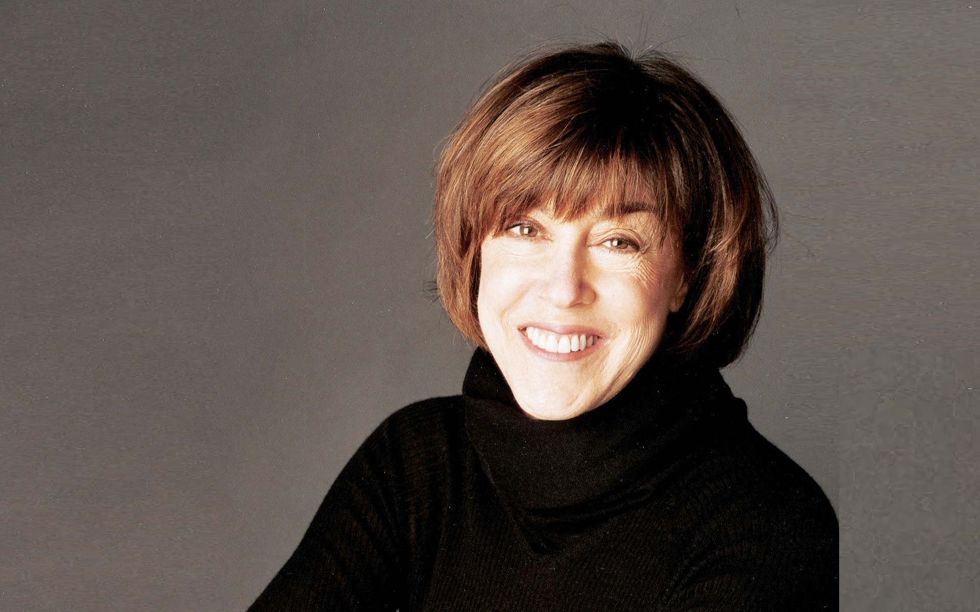 портрет один дорослий вираз обличчя носити дівчина жінка светр особа посмішка жінка сміється фон