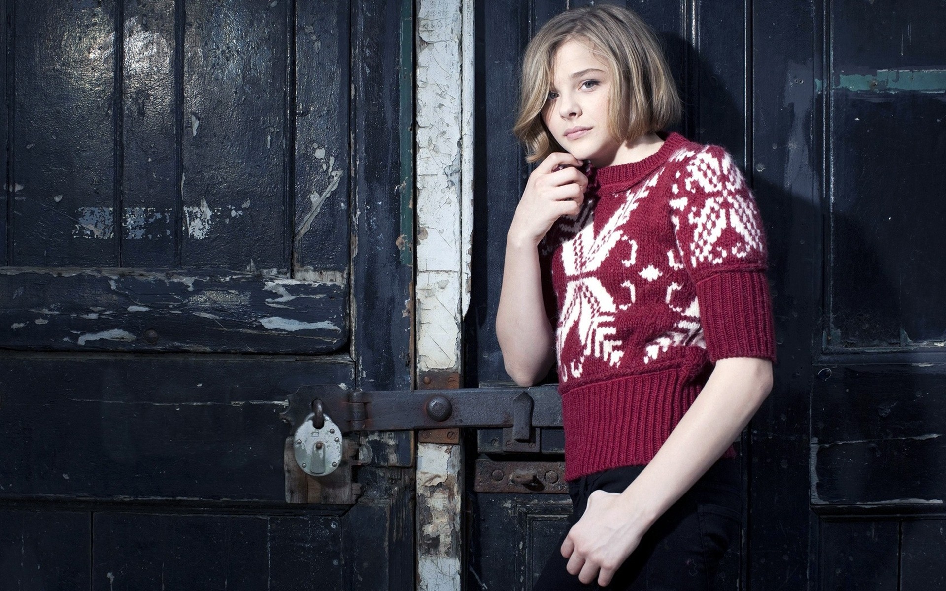 жінка один портрет дорослий мода двері носити дівчина сексуальний актриса голлівуд пипец дія хлоя морец