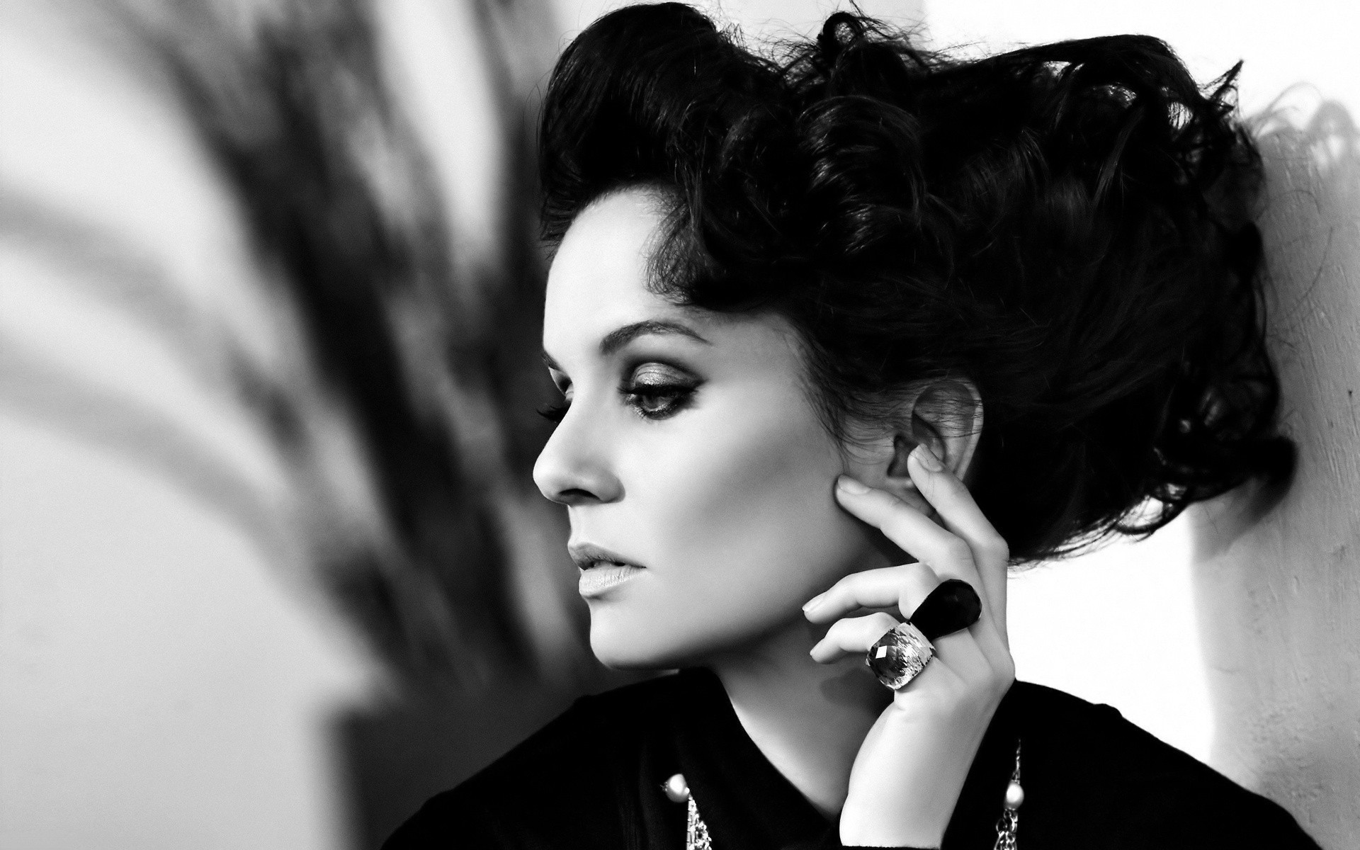 монохромний портрет жінка мода модель гламур дівчина дорослий зачіска один сексуальний дзеркало очей ювелірні вироби чорний і білий сара уейн голлівуд красиві чорний білий