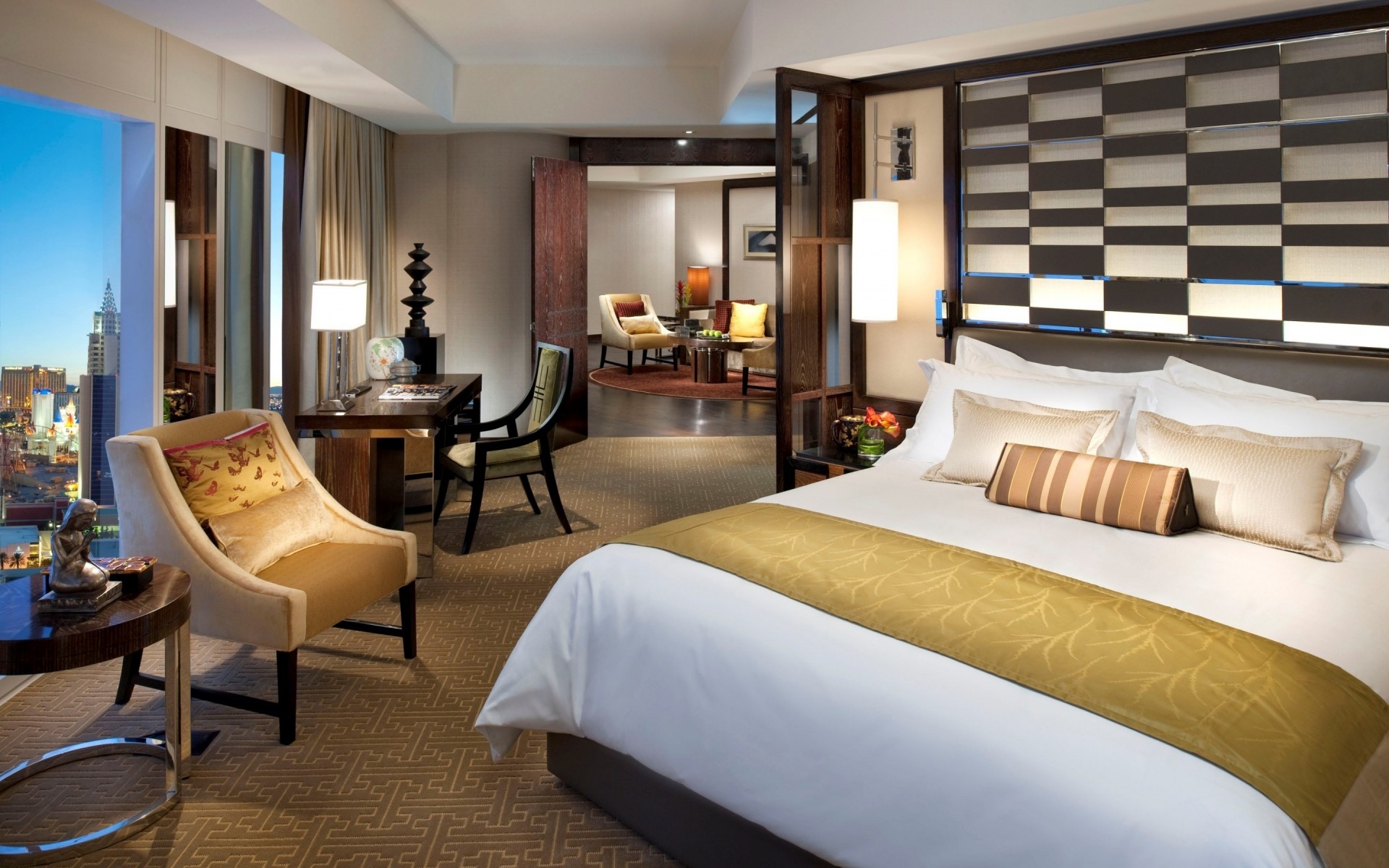 меблі спальня номер ліжко в приміщенні лампа сучасні розкішні подушка дизайн інтер єру таблиця готель килим квартира вікна житлового стілець сім я підлога будинки крісло стільці