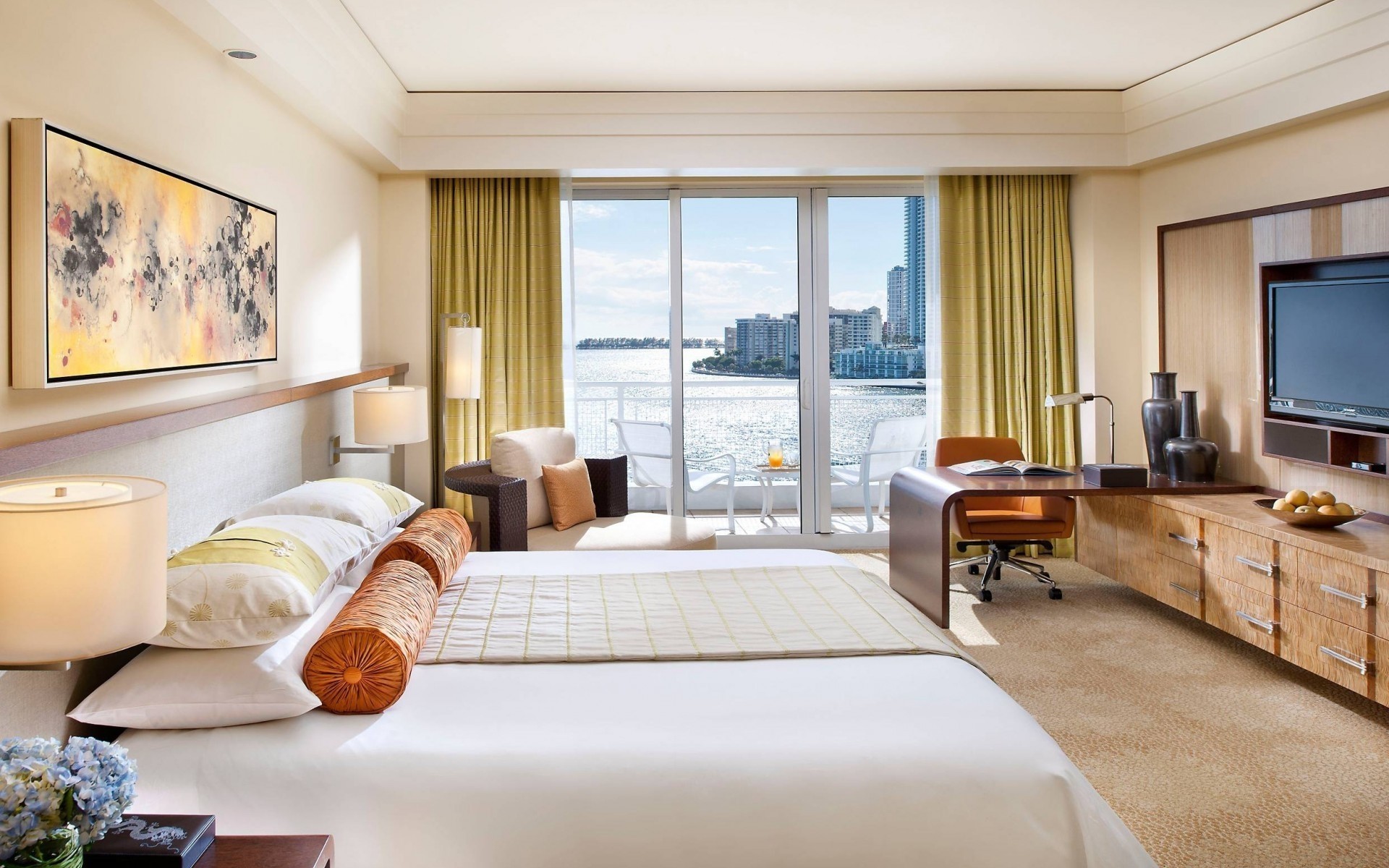 меблі номер спальня в приміщенні ліжко лампа вікна дизайн інтер єру таблиця подушка місце будинки квартира готель розкішні сучасні підлога килим будинок стілець номер в готелі дизайн кімнати