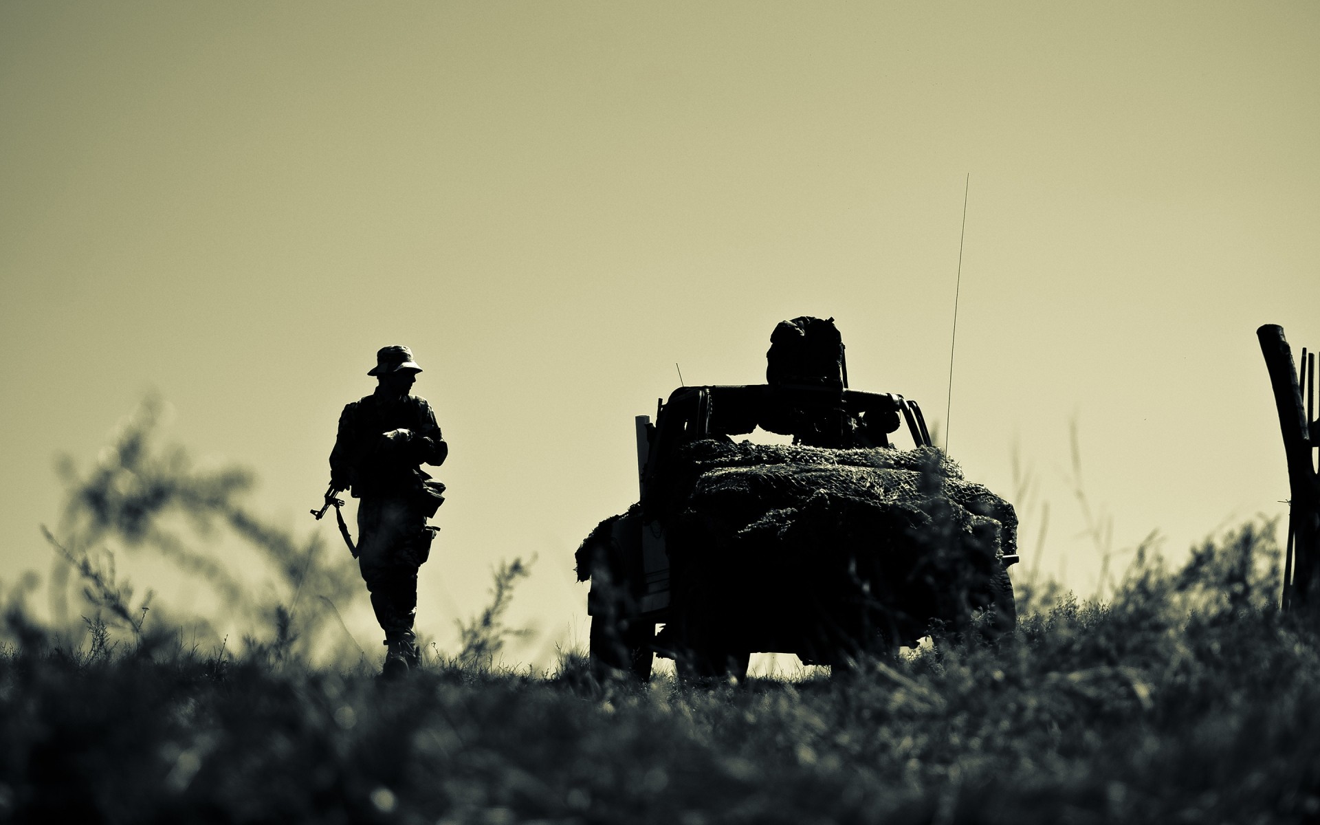 військові війни армія солдат пістолет зброя пейзаж людина силует дорослий підсвічуванням битва бойовий дія захід один гвинтівка