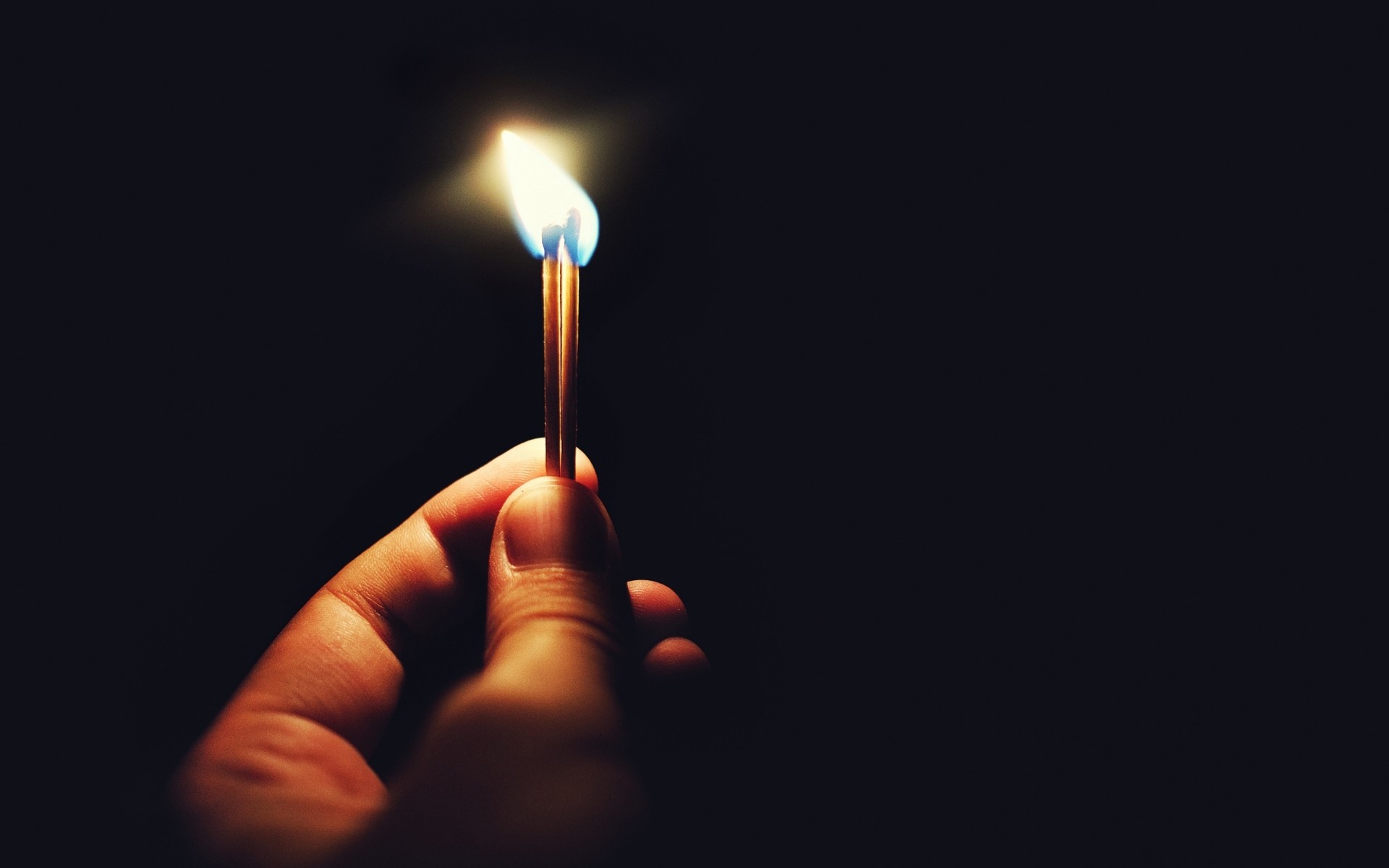 полум я темний дим спалили світло руки свічка віск спалити робочого столу матчі вогонь