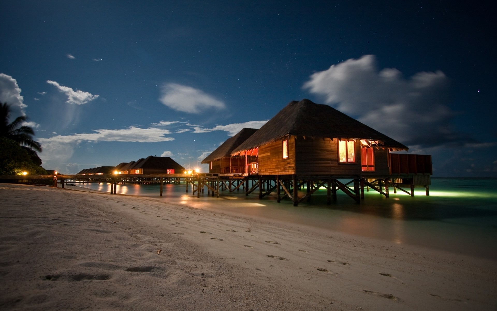 пляж море океан води подорожі захід моря світанок курорт будинок небо світло ввечері відпустка готель пейзаж бунгало хатинка сутінки відпочити сусіди так