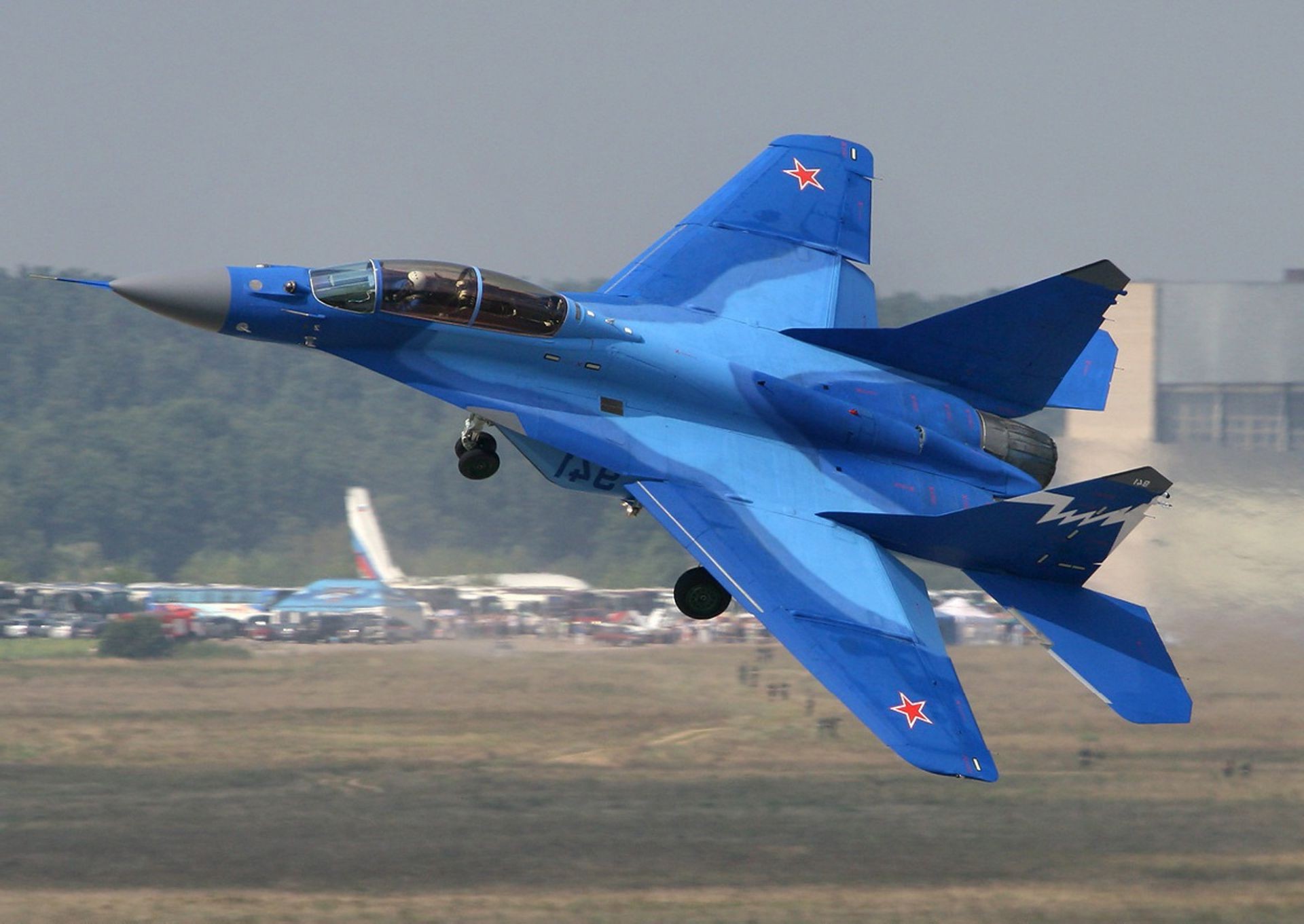 винищувачі літак літак аеропорт рейс літак військові літати транспортна система автомобіль впс повітря бомбардувальник боєць двигун кокпіт зліт крило військово-морський флот