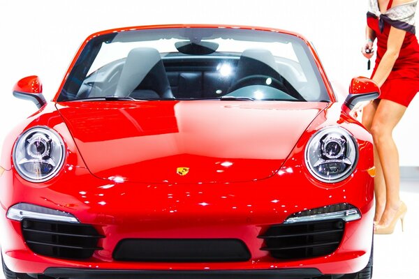 Червоний кабріолет Porsche з круглими фарами
