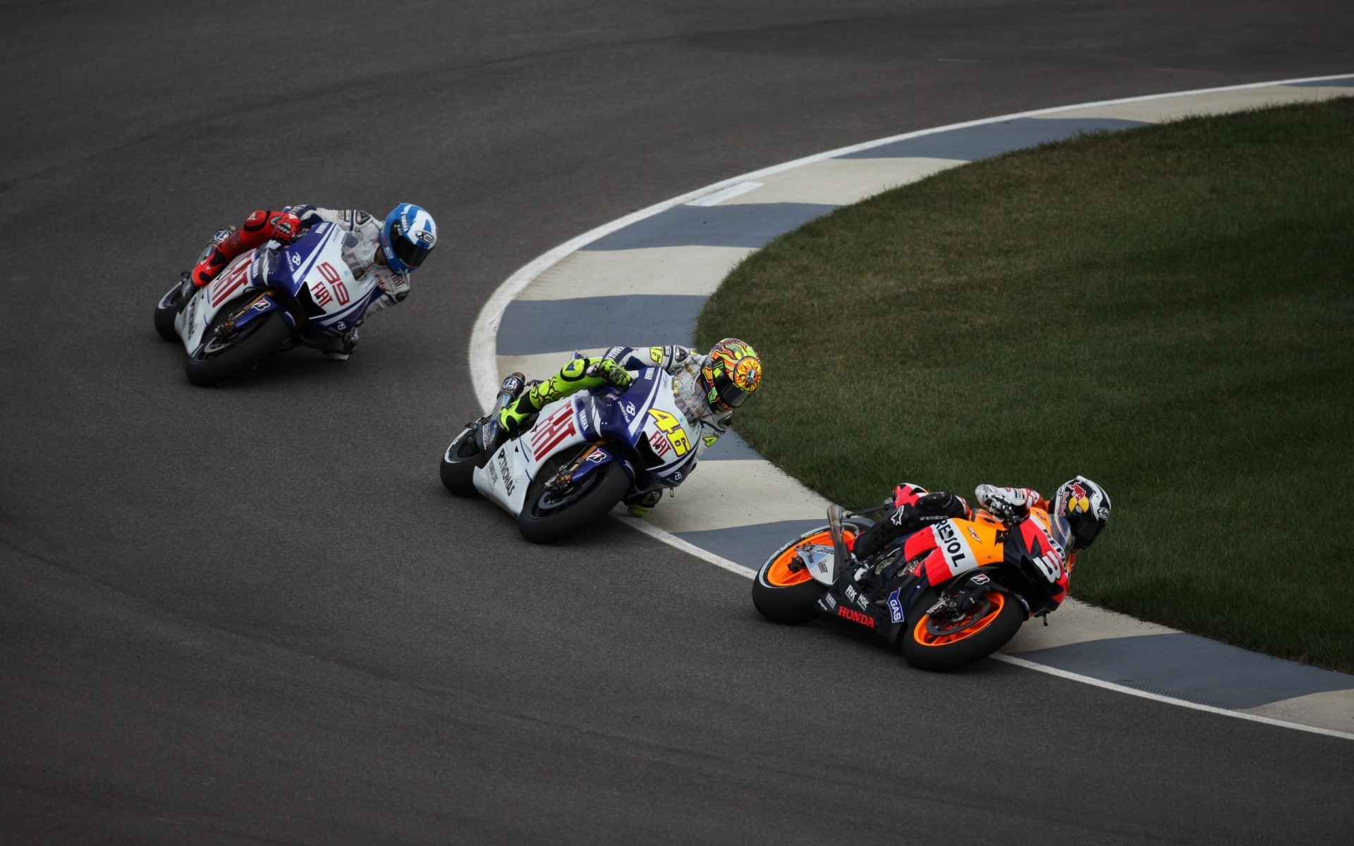 спорт гонки трек поспішайте чемпіонат конкурс водій дія автомобіль турнір зіграність диск схема велосипед гонщик кайф автомобільний спорт престиж машина коло автошини