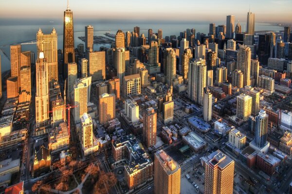 Америка. Місто хмарочосів в променях сонця